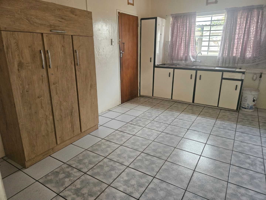 To Let 4 Bedroom Property for Rent in Verwoerdpark Northern Cape